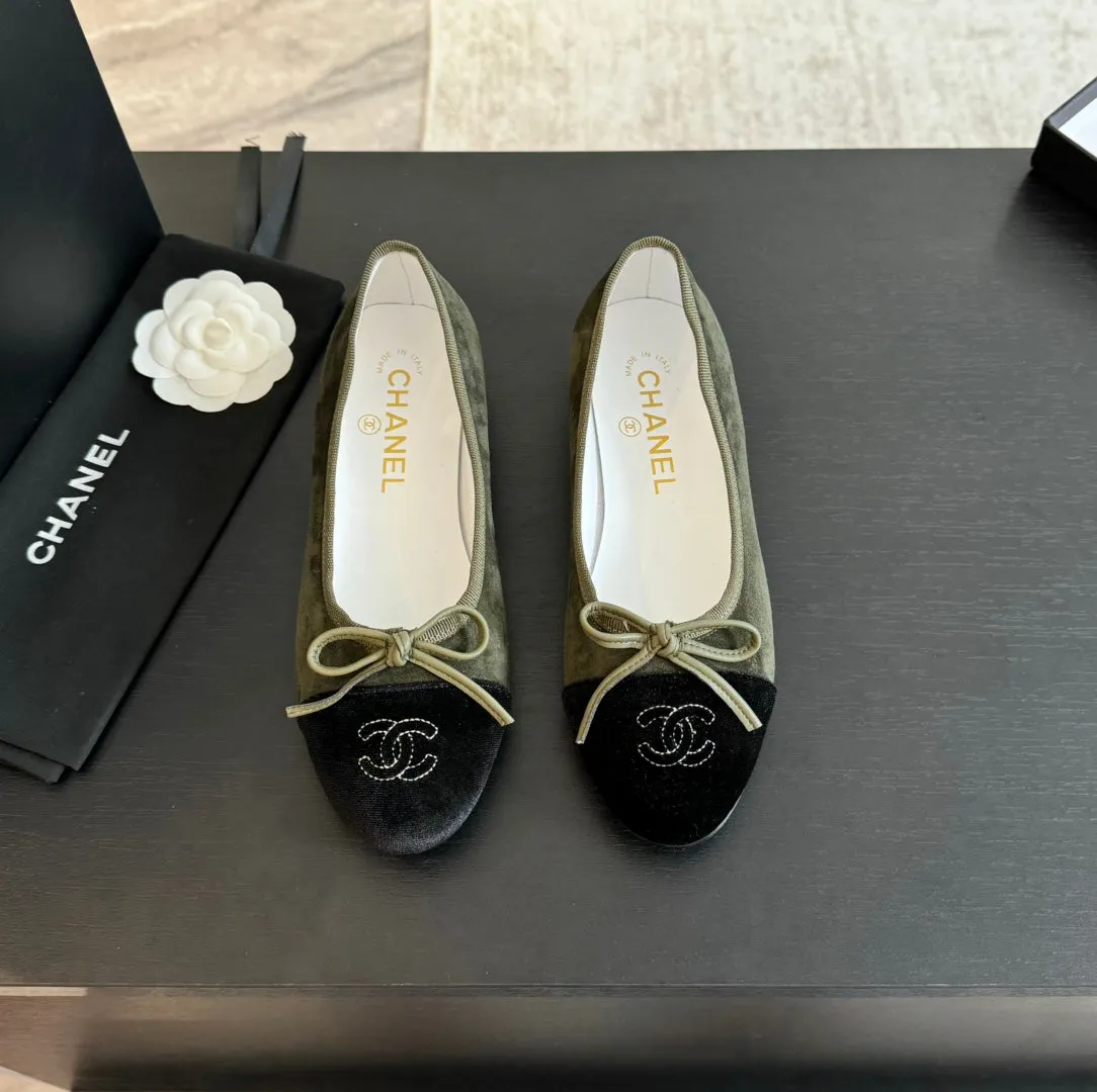 ballet flat moss green suede  and black canvas