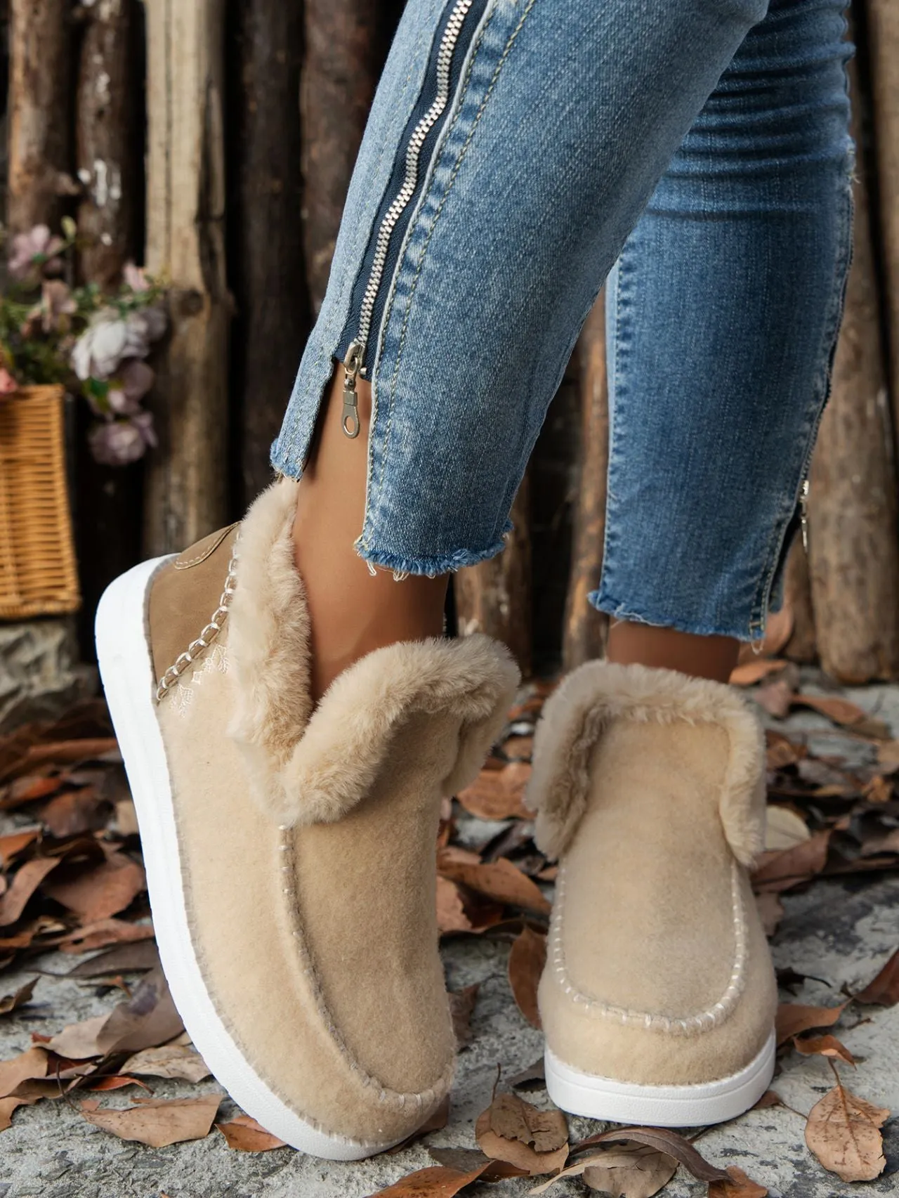 Furry Suede Round Toe Flat Boots