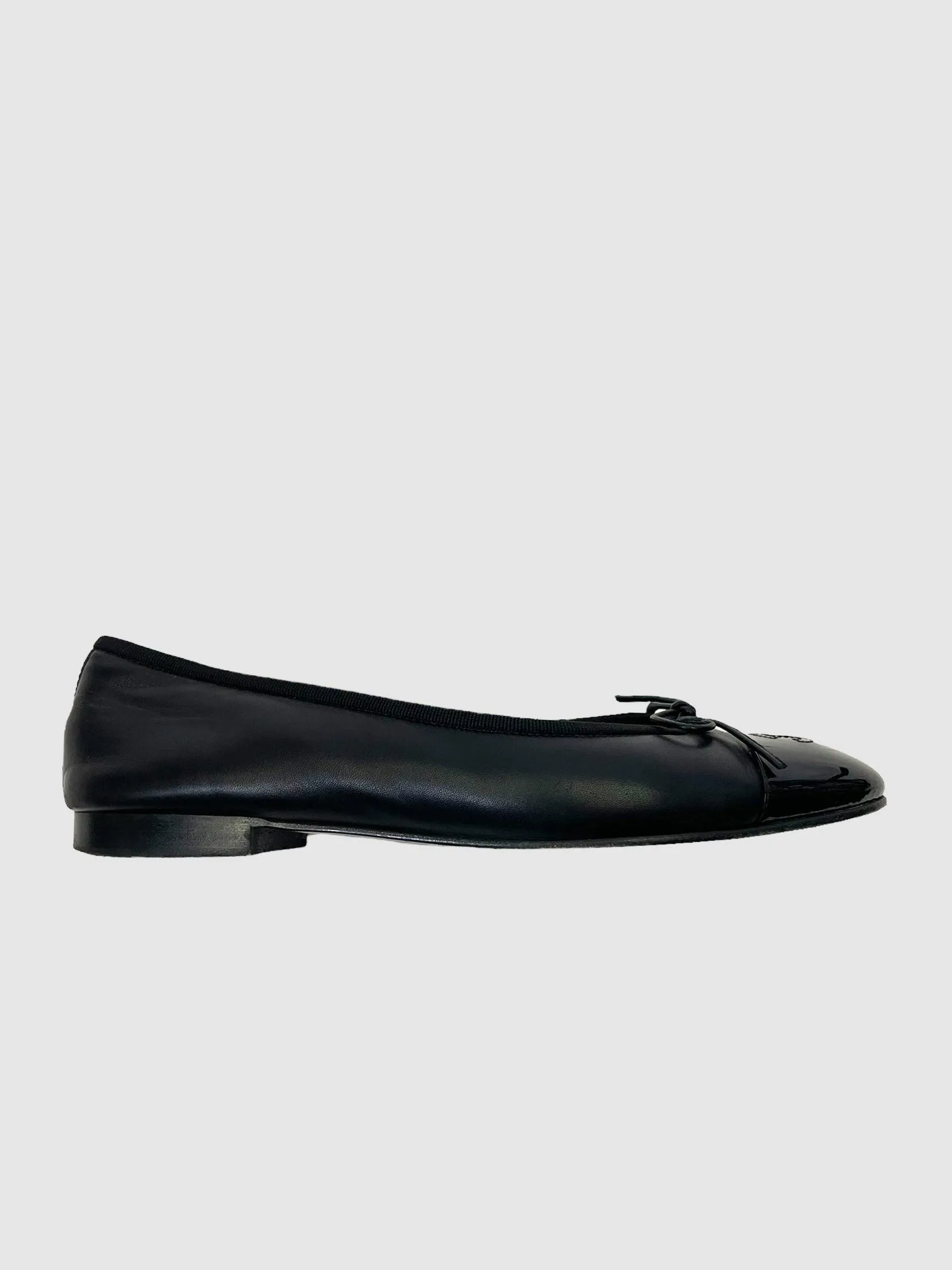 Interlocking CC Leather Ballerina Flats - Size 39.5