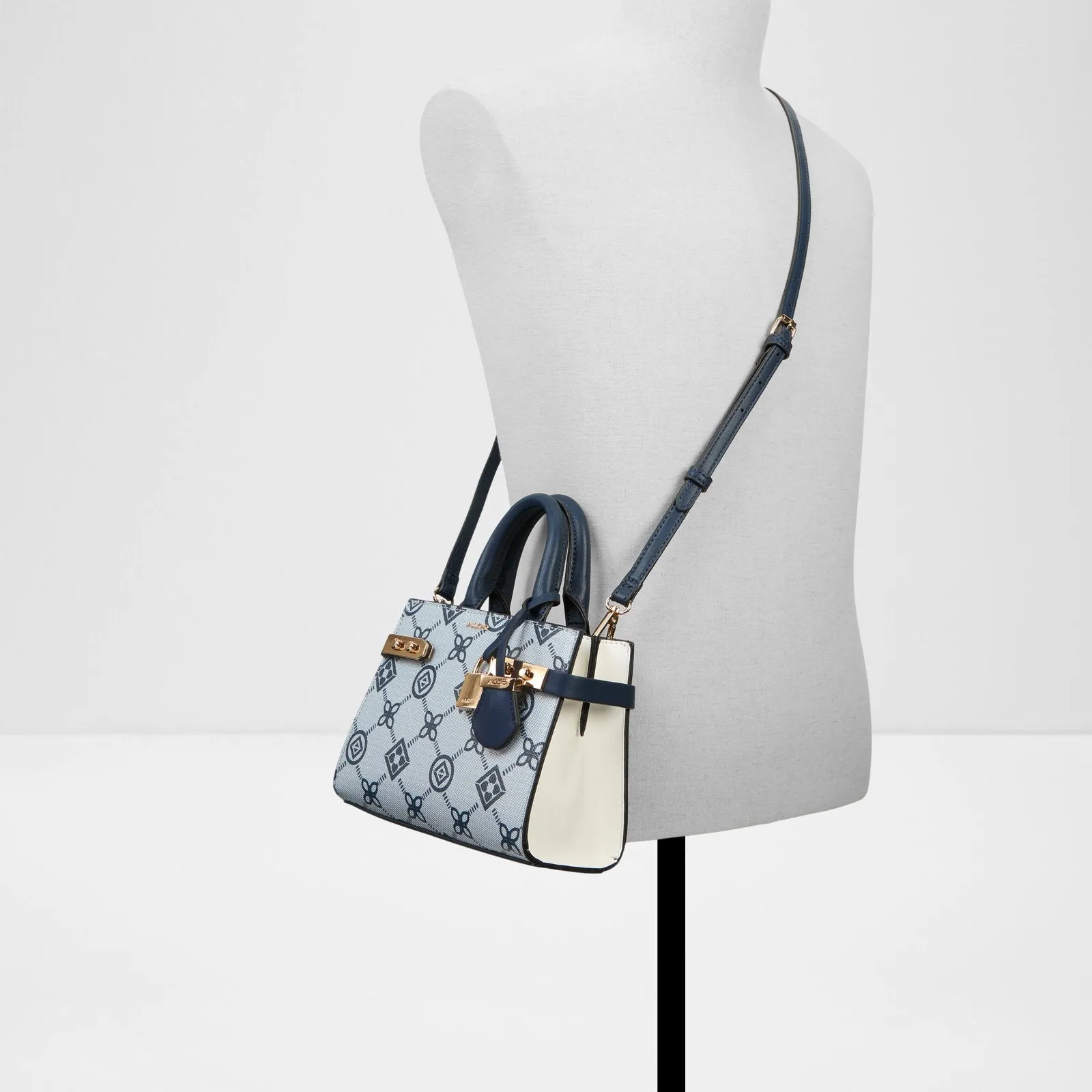 Lisbon / Satchel