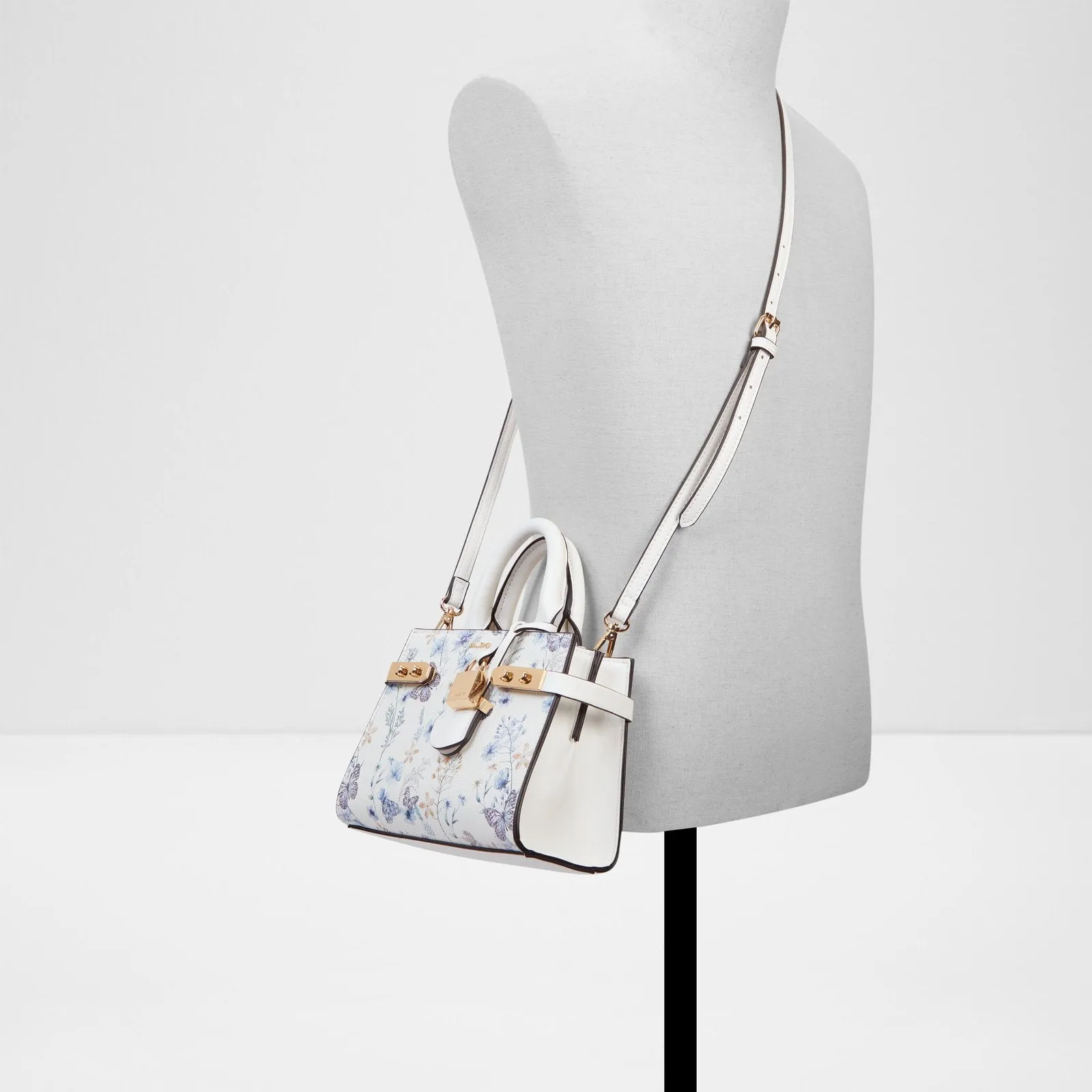 Lisbon / Satchel