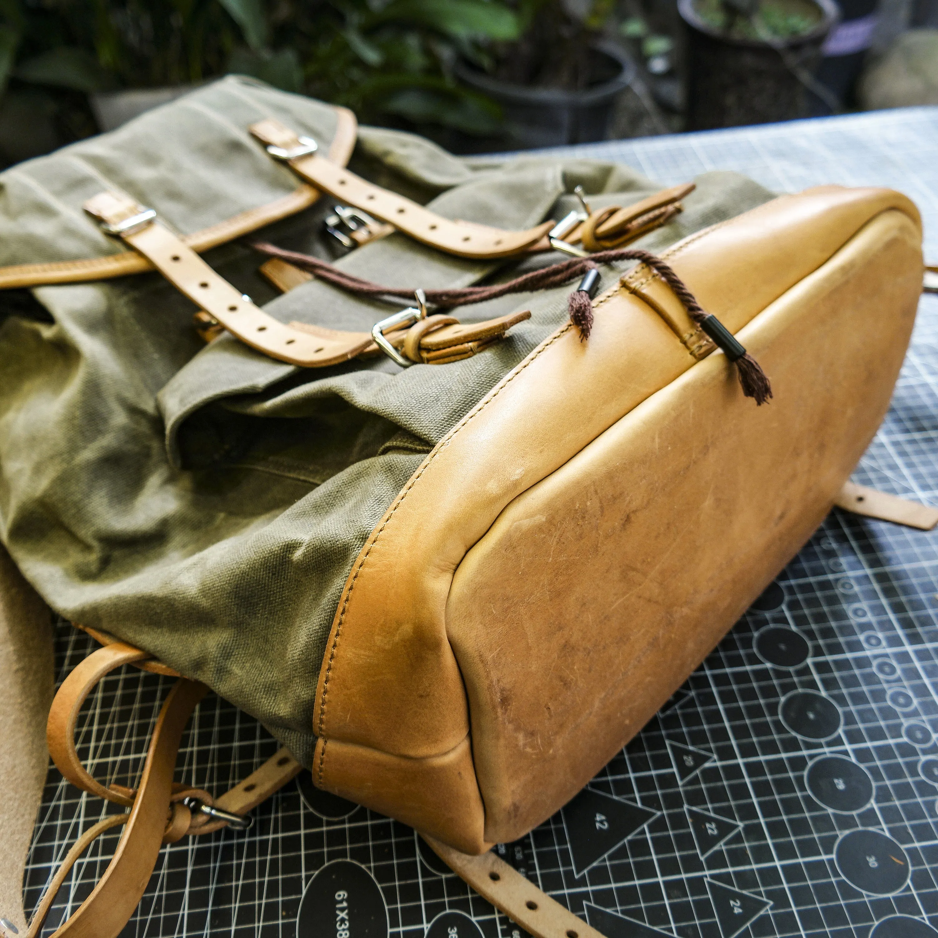 【Physical Pattern】Swiss adventure vintage plant blend cowhide waxed canvas jungle hiking camping handmade backpack