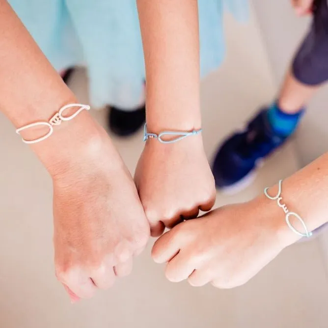 Seen س - Mini Initial Thread Bracelet (Kids)
