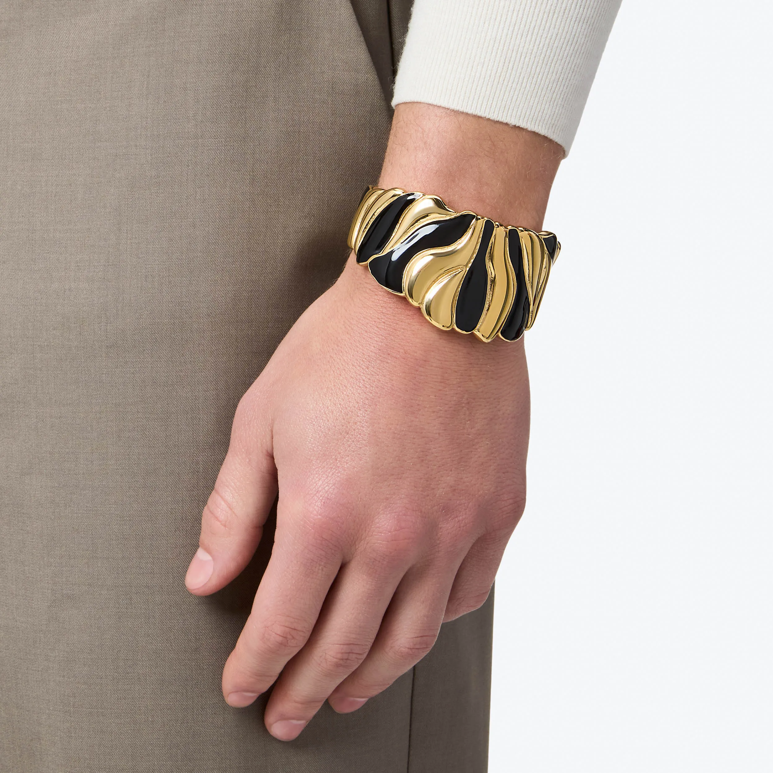 V1_Luar_Bracelet_01