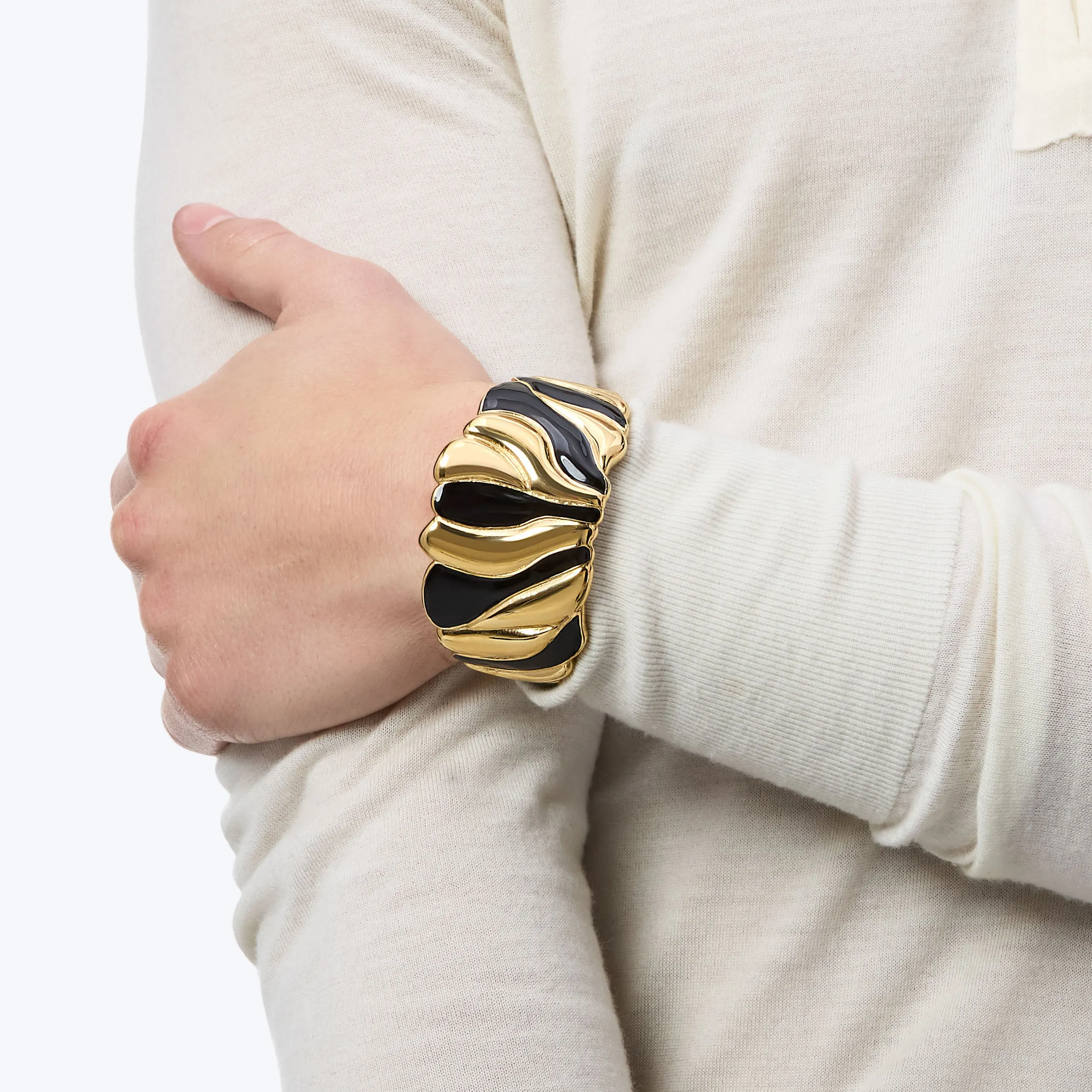 V1_Luar_Bracelet_01