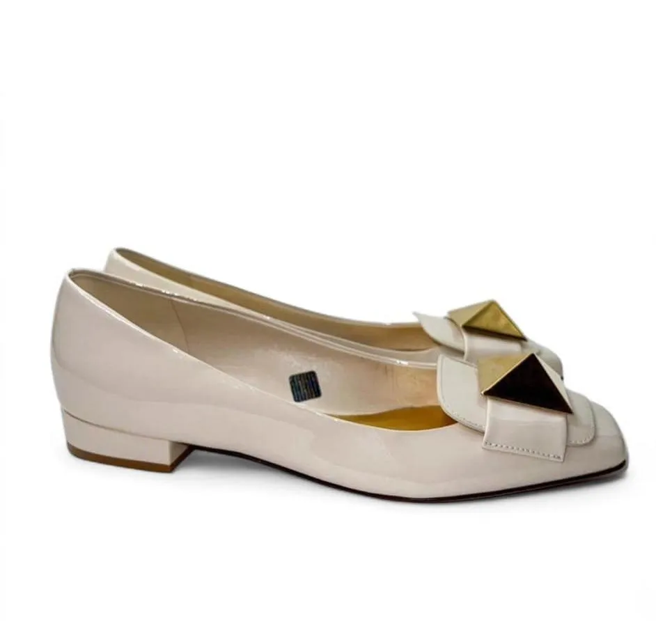 VALENTINO GARAVANI Cream Patent Leather One Stud Ballet Flats IT39